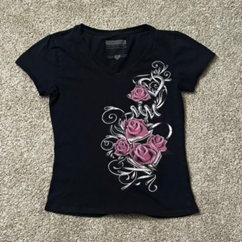Metal Mulisha Womens V-Neck Graphic Tee Black Pink Roses Heart Size L